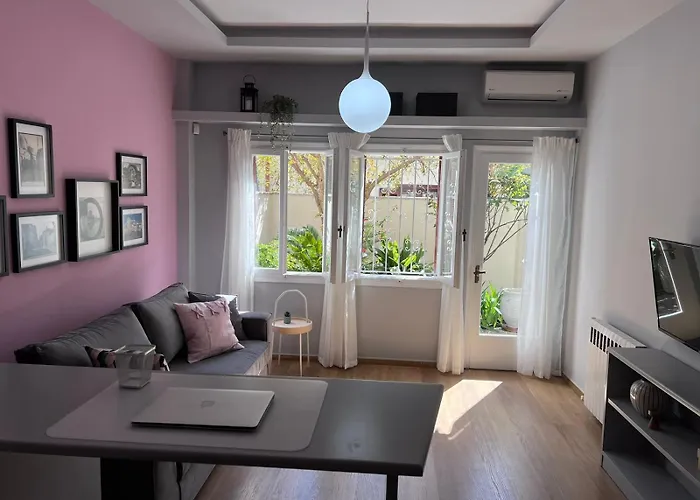 Retro House With Garden In Anopoli *