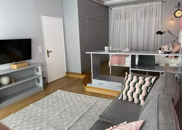 Holiday home Retro House With Garden In Anopoli Thessaloniki