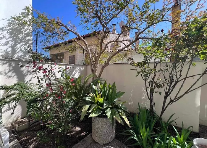 Holiday home Retro House With Garden In Anopoli