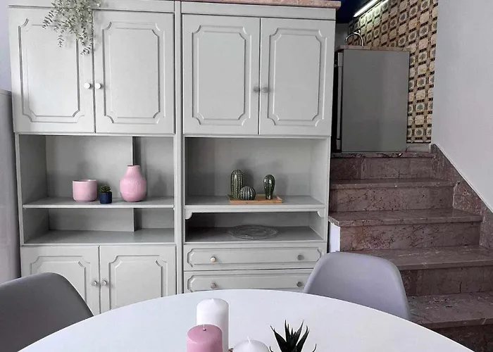 Retro House With Garden In Anopoli *