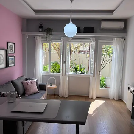 Retro House With Garden In Anopoli *
