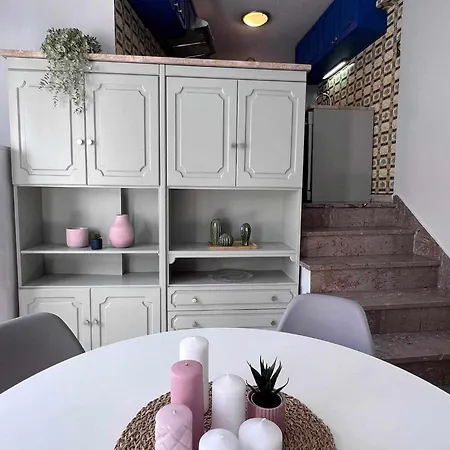 Retro House With Garden In Anopoli *